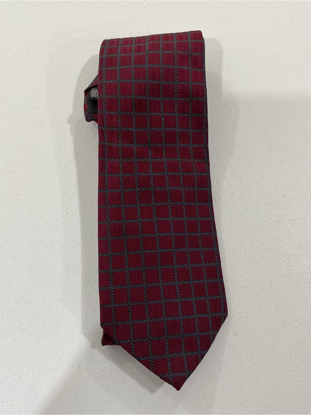 Men's Burgundy Grid Pattern Tie - Tailored Formal Accessory